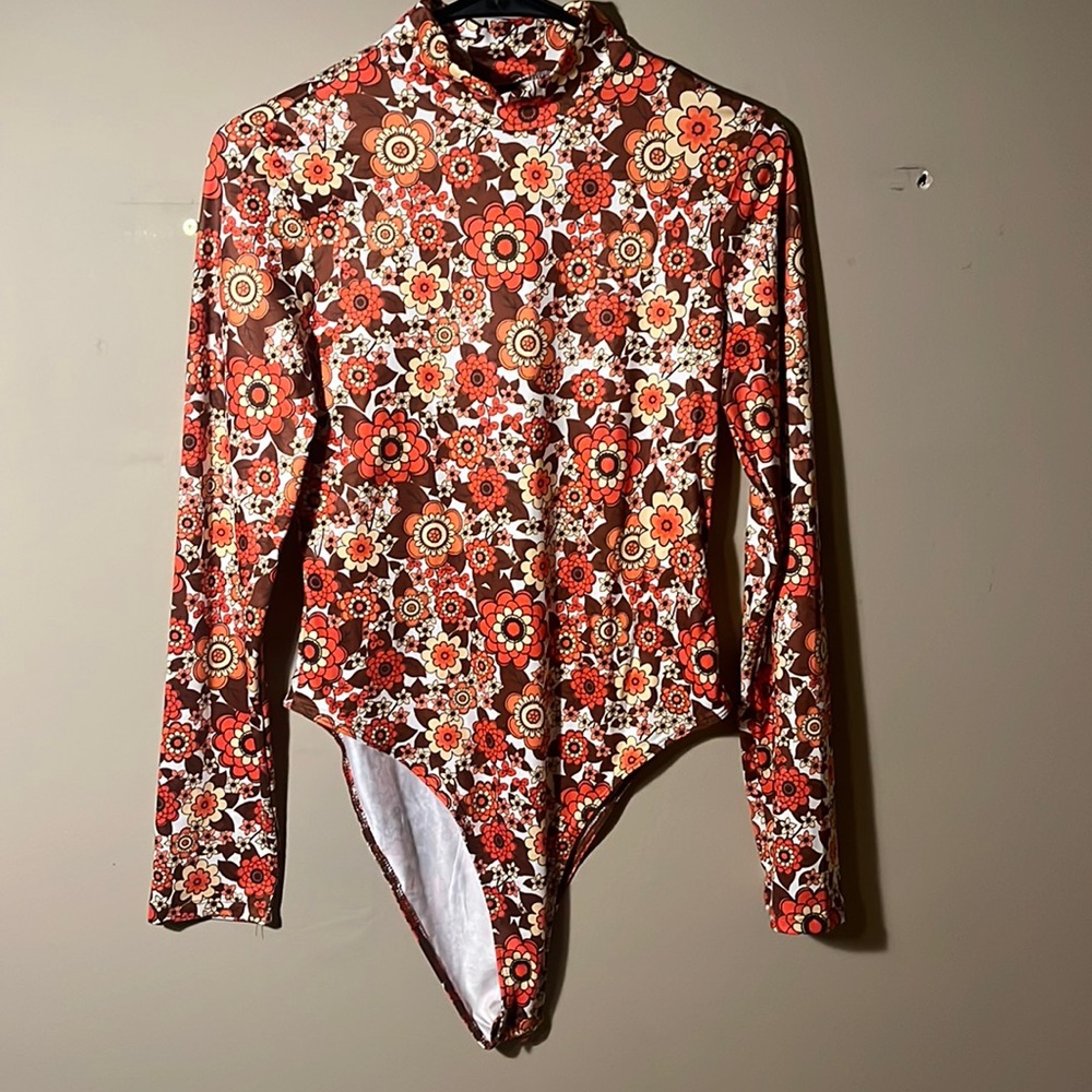 GROOVY long sleeve body suit. 🪅🔮 NEVER WORN